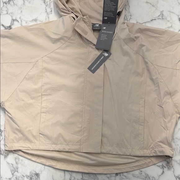 NWT New Balance Beige Cropped Hooded Windbreaker Jacket - L - Picture 5 of 8